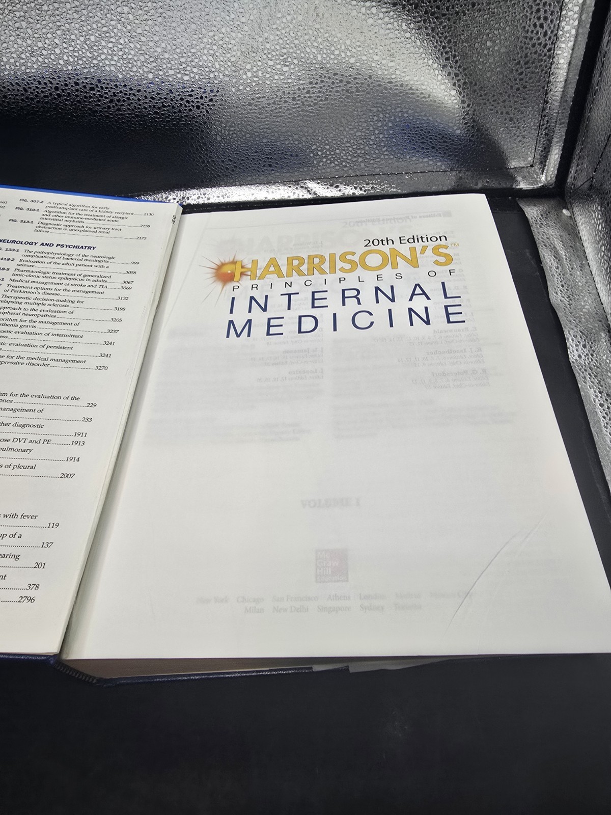 Harrison’s Principles of Internal Medicine 20th Edition Vol 1 No mark but worn