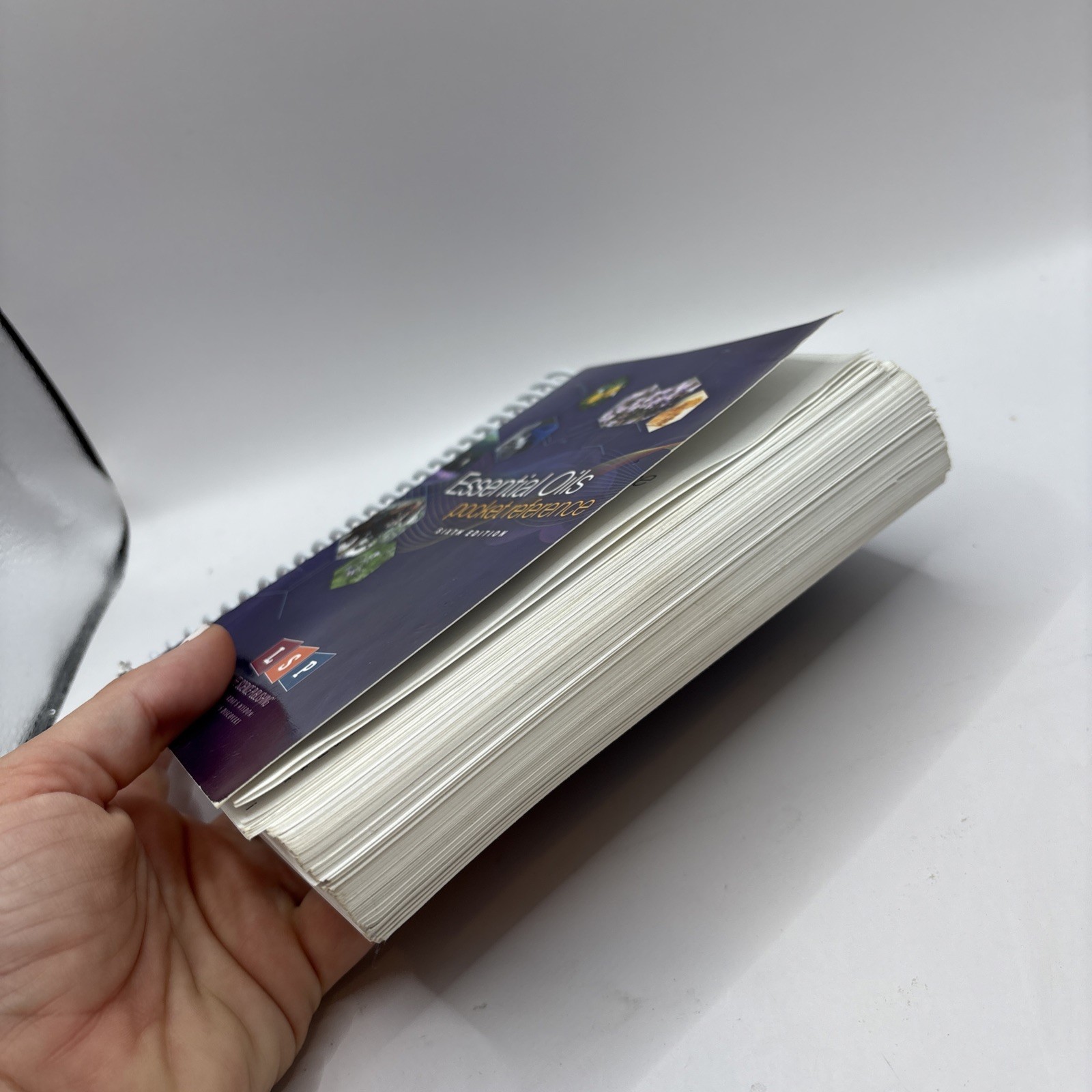 Essential Oils Pocket Reference – Spiral-bound a 6th Edition
