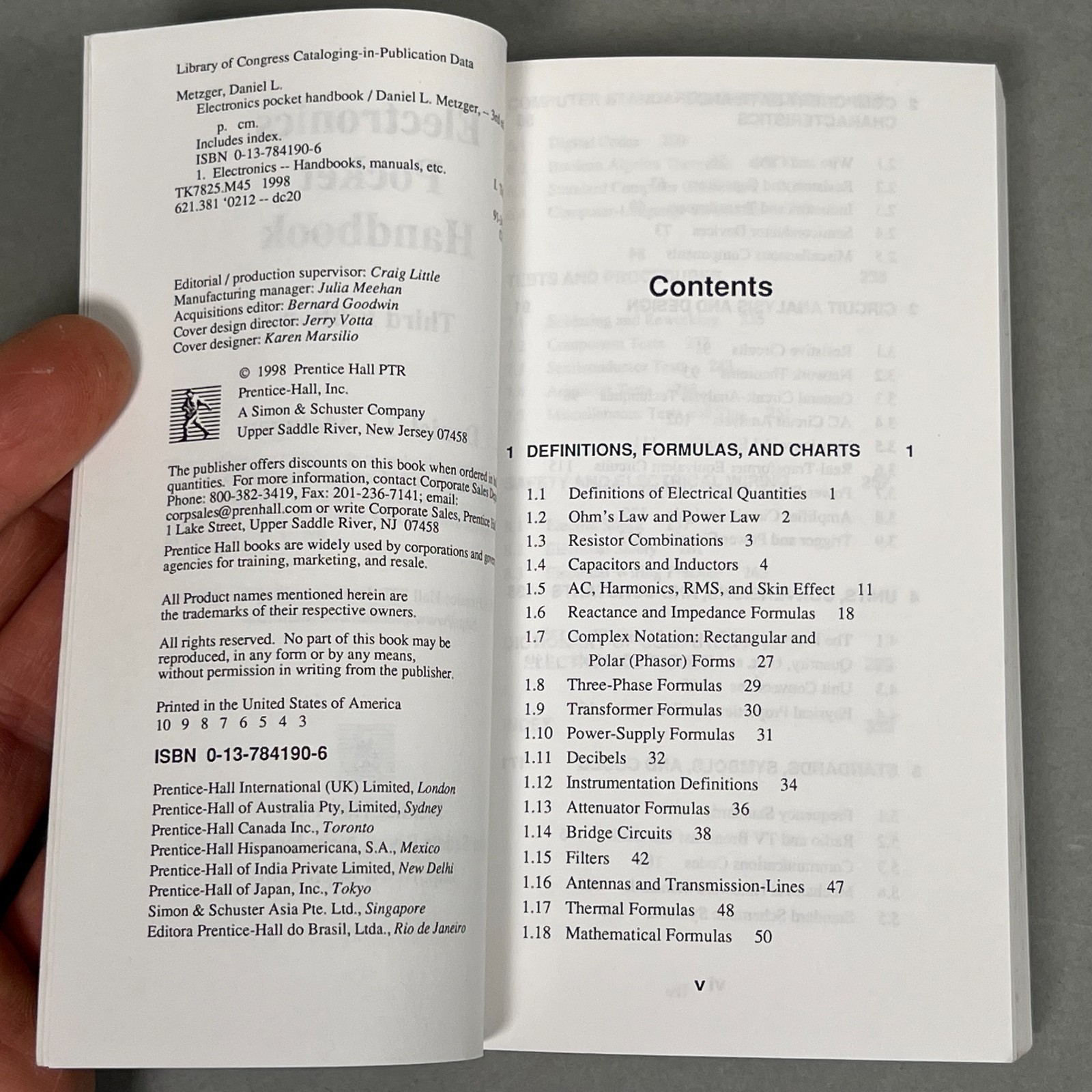 ELECTRONICS POCKET HANDBOOK Third Edition Daniel L. Metzger 1998 Nice Copy