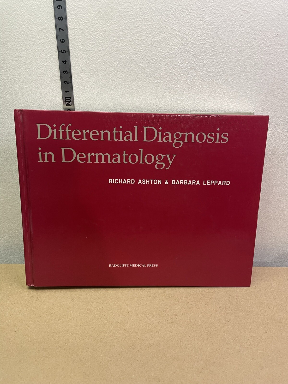 Differential Diagnosis in Dermatology 1st edition hardback Book Doctors Vintage