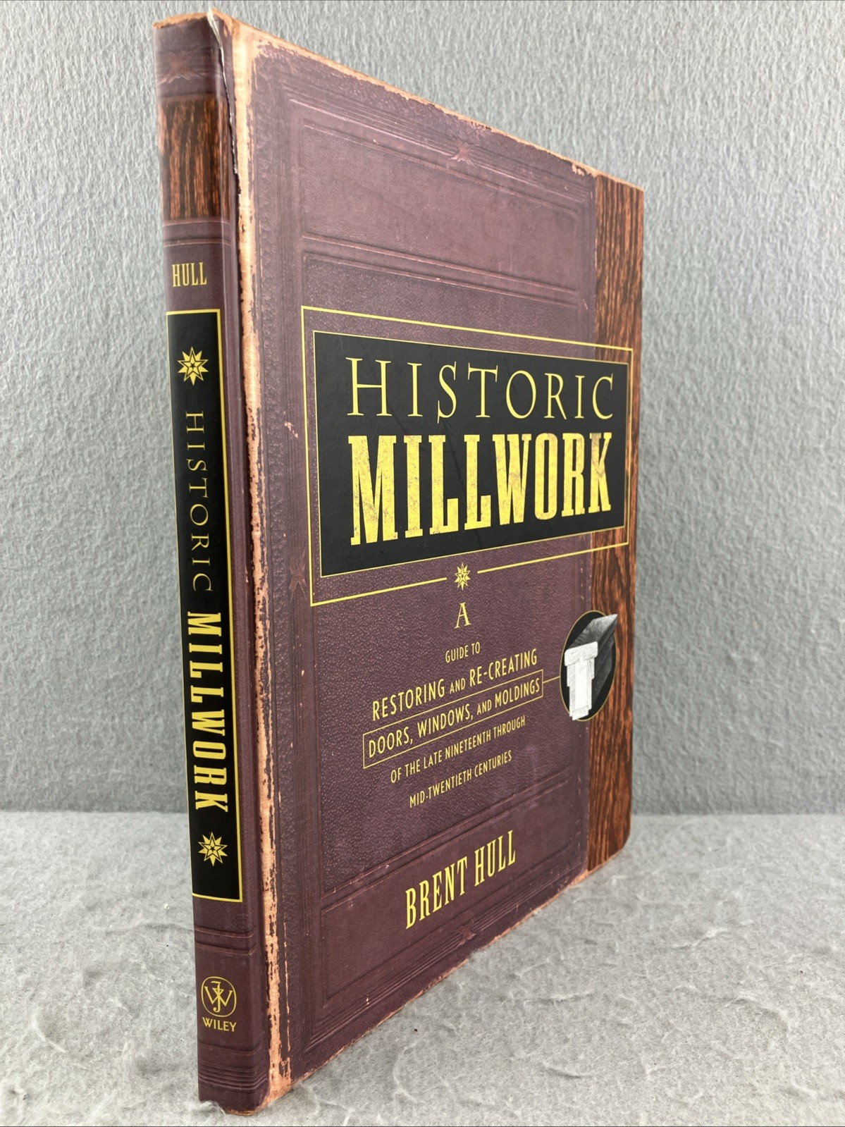 Historic Millwork : A Guide to Restoring and Re-Creating Doors, Windows, Illustr
