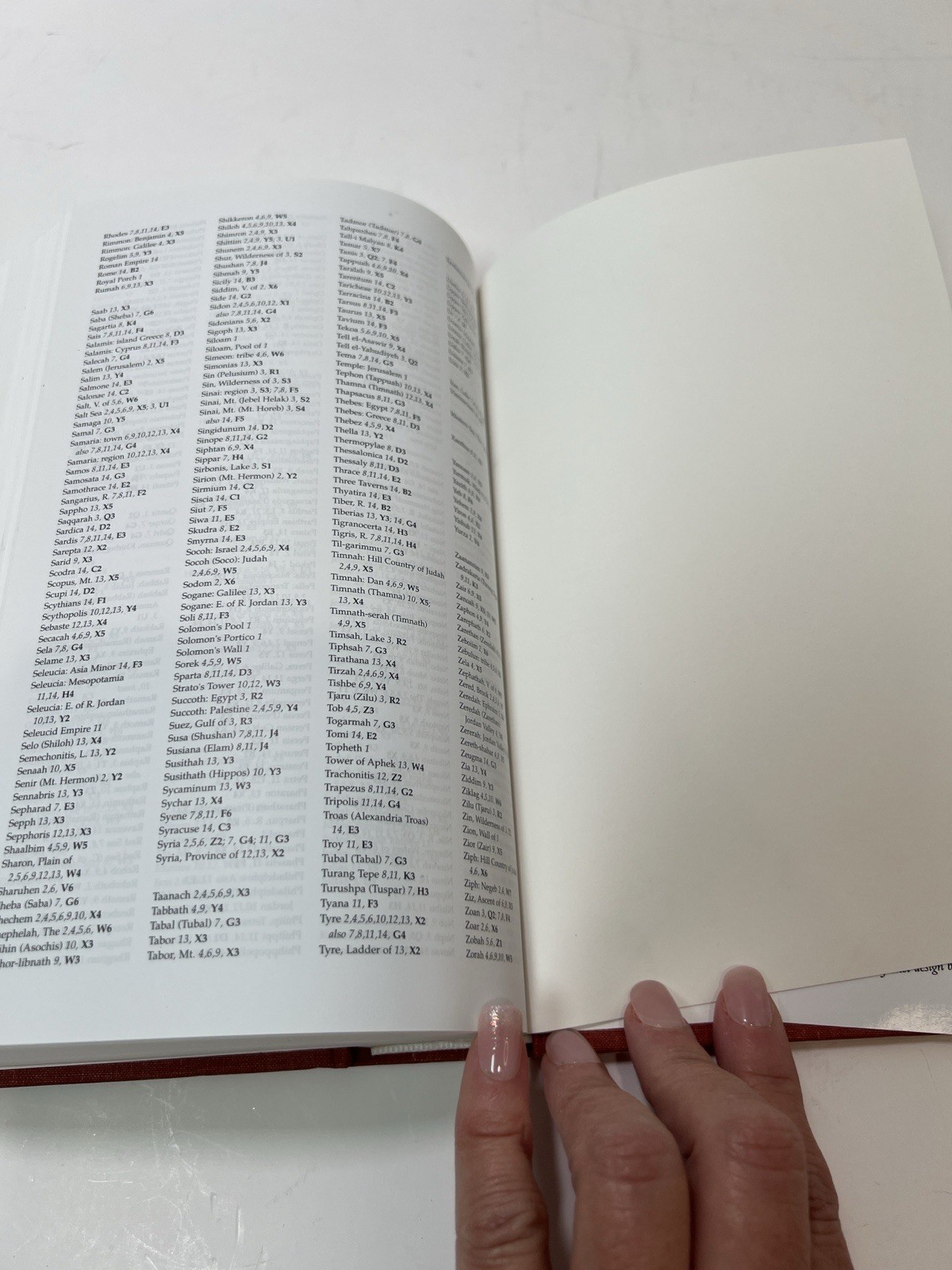 The New Oxford Annotated Bible with the Apocrypha, Revised Standard Version