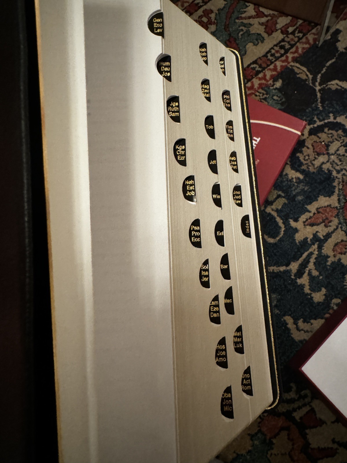 Leatherbound New Oxford Annotated Bible +Apocrypha: New Revised Standard Version