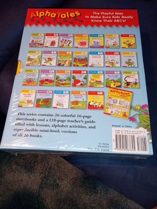 AlphaTales Box Set: A Set of 26 Irresistible Animal Storybooks That Build NEW