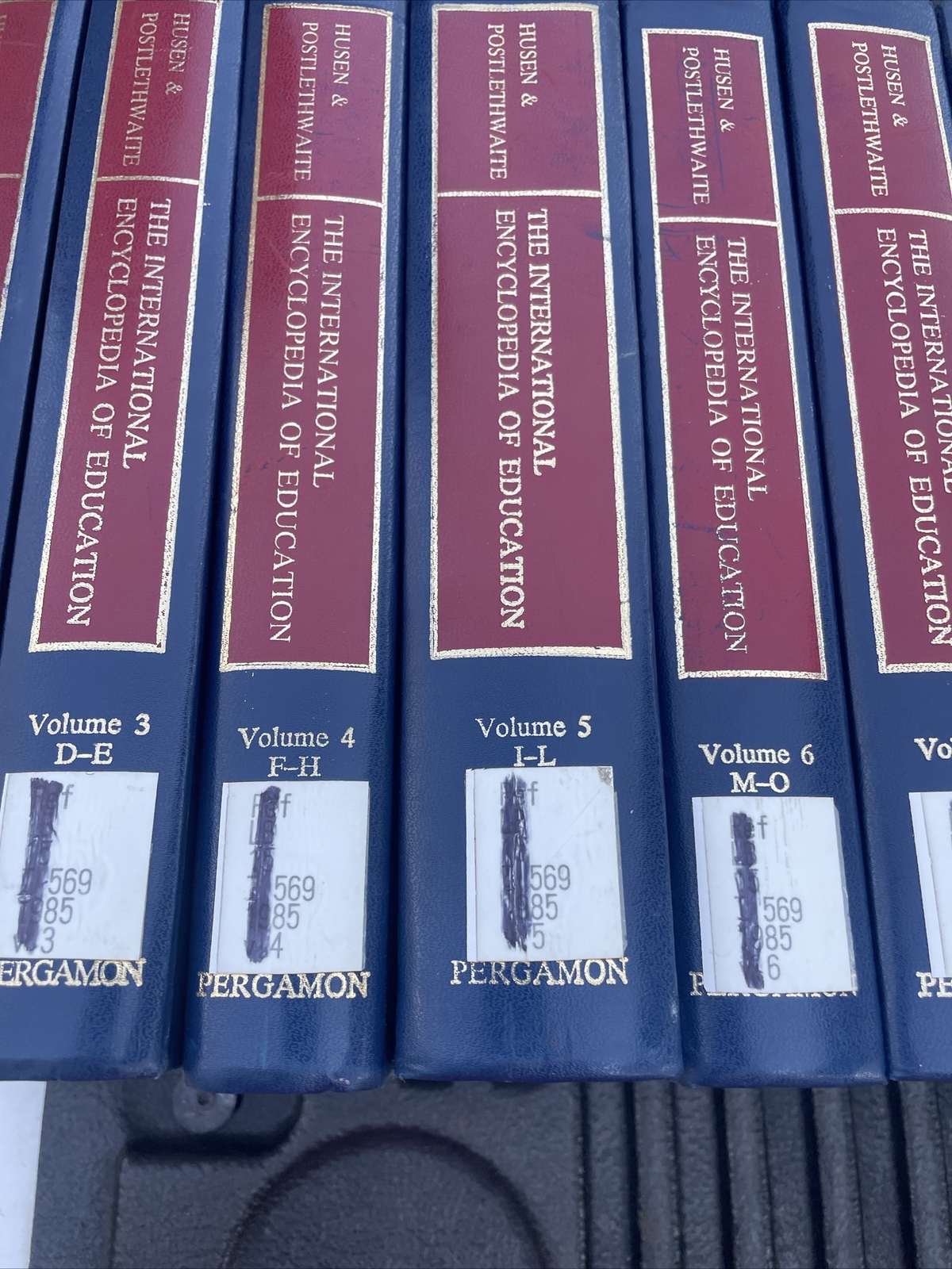 The International Encyclopedia of Education 10 Volume 1985 First Edition