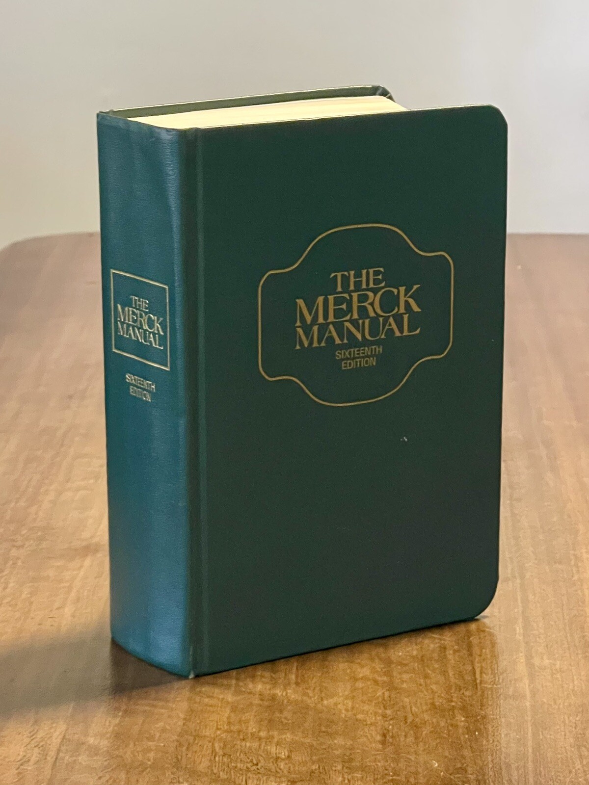 The Merck Manual of Diagnosis and Therapy by Robert Berkow (1992, 16th Edition)