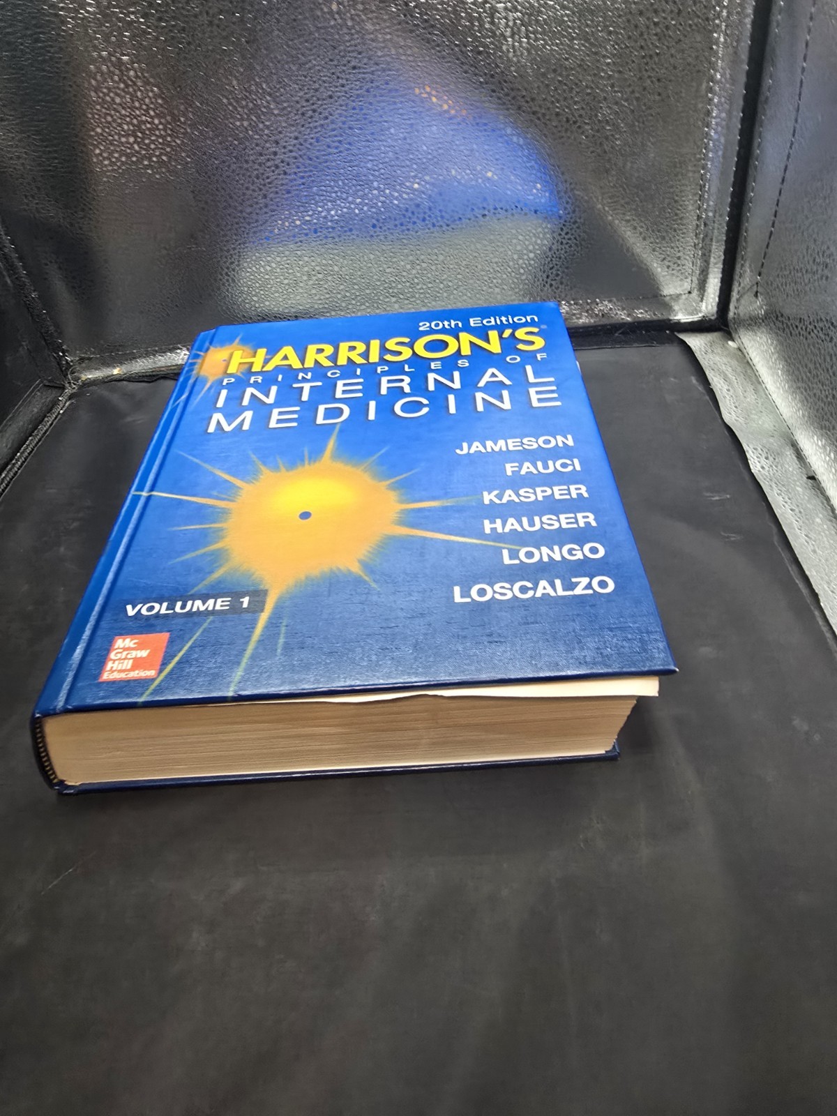 Harrison’s Principles of Internal Medicine 20th Edition Vol 1 No mark but worn