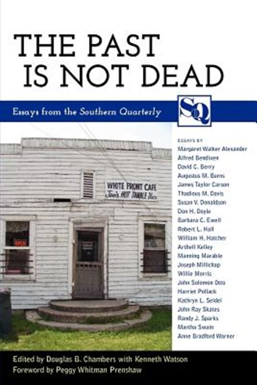 Past Is Not Dead : Essays from the Southern Quarterly, Paperback by Chambers,…